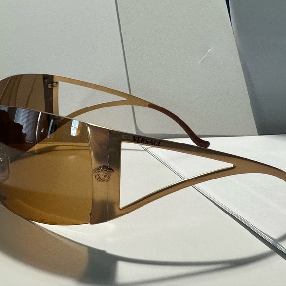 Vintage Gold Gianni Versace sunglasses unisex - Picture 10 of 10